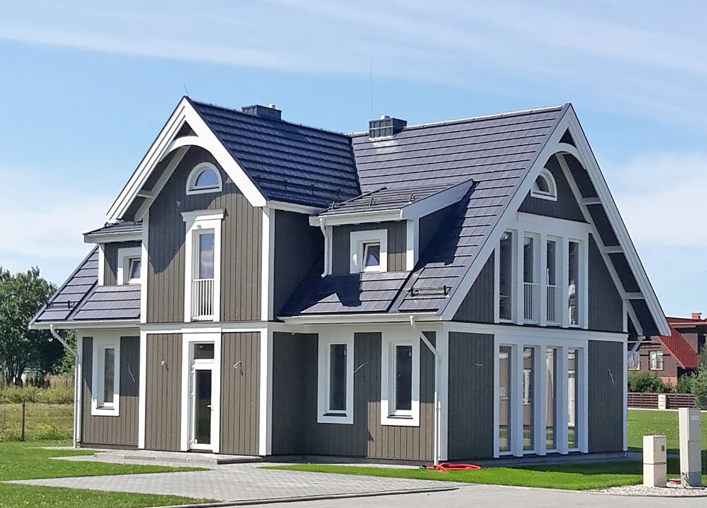 external-elements-of-timber-frame-house-decoration-under-ridge